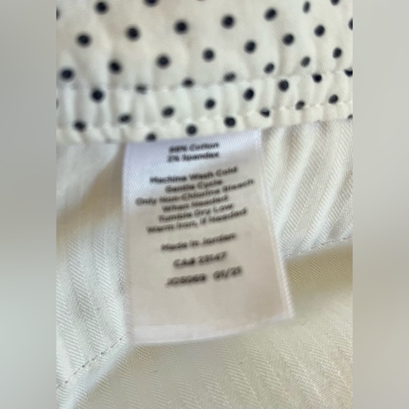 EUC Talbots Perfect Short Light Tan Women’s Size: 6 Inseam 3” - Picture 4 of 4